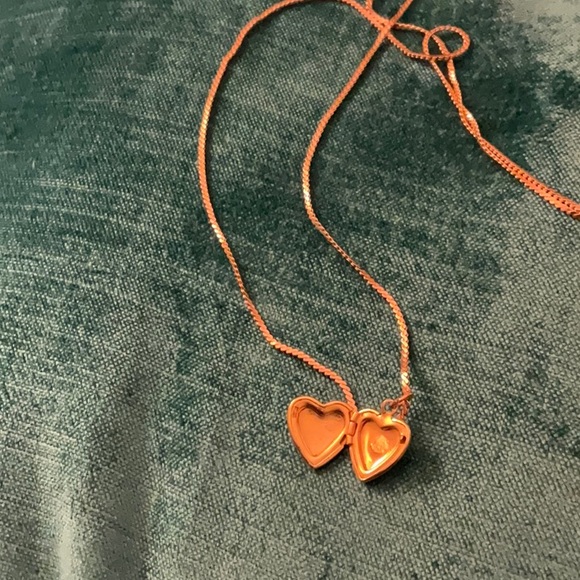 Pretty gold filled heart locket on chain. - Picture 3 of 8